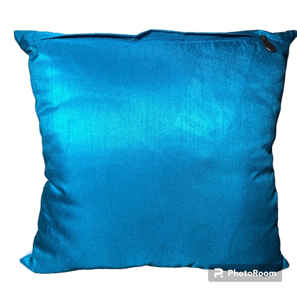 Pier 1 Vintage Throw Pillow 16 x 16 100% Polyester - Picture 2 of 5